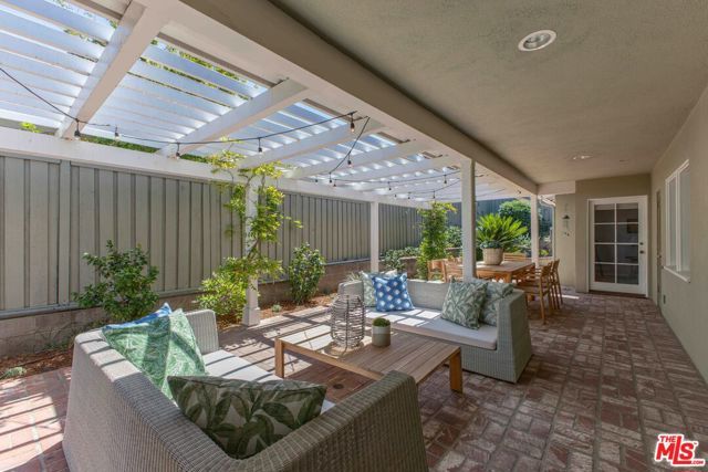 2059 Kenilworth Avenue, Los Angeles, CA 90039