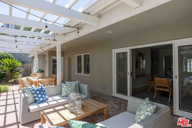 2059 Kenilworth Avenue, Los Angeles, CA 90039