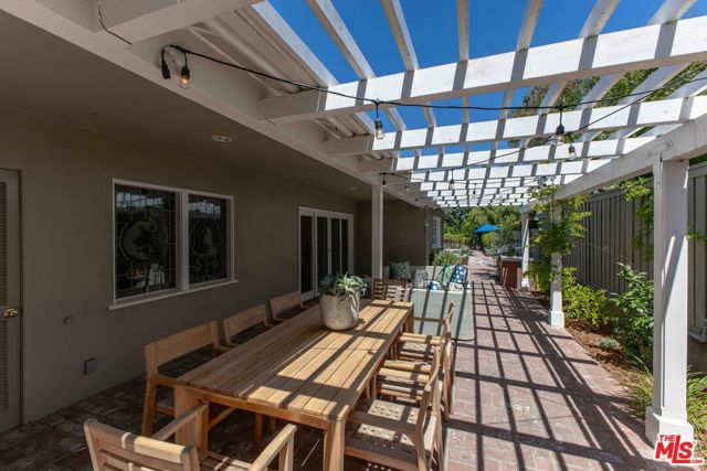 2059 Kenilworth Avenue, Los Angeles, CA 90039