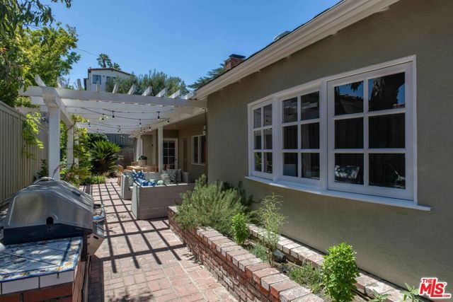 2059 Kenilworth Avenue, Los Angeles, CA 90039