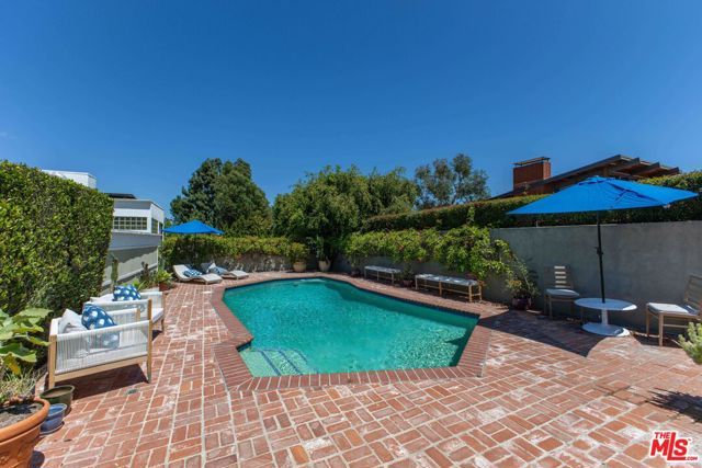 2059 Kenilworth Avenue, Los Angeles, CA 90039