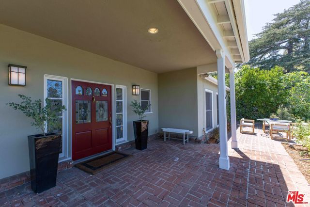 2059 Kenilworth Avenue, Los Angeles, CA 90039
