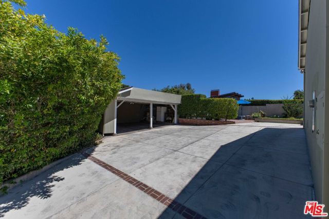 2059 Kenilworth Avenue, Los Angeles, CA 90039