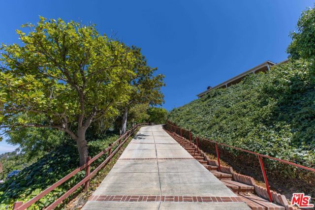2059 Kenilworth Avenue, Los Angeles, CA 90039