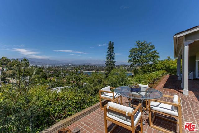 2059 Kenilworth Avenue, Los Angeles, CA 90039