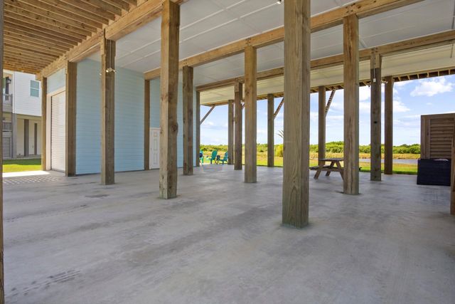 708 Colby Court, Port Bolivar, TX 77650