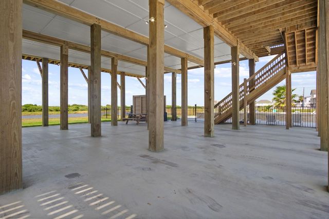 708 Colby Court, Port Bolivar, TX 77650