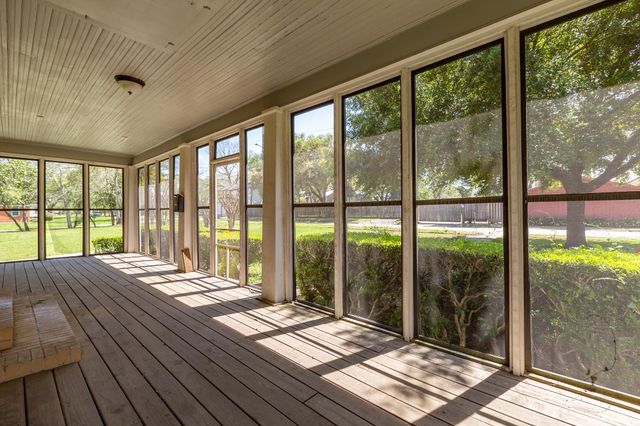 2031 Grand Avenue, Liberty, TX 77575