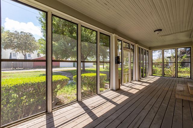 2031 Grand Avenue, Liberty, TX 77575