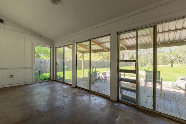 2031 Grand Avenue, Liberty, TX 77575