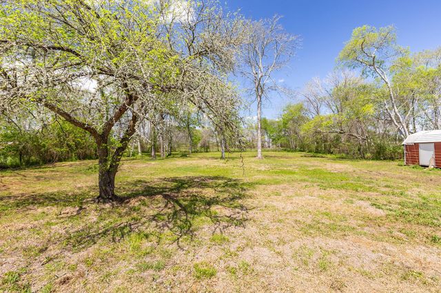 2031 Grand Avenue, Liberty, TX 77575