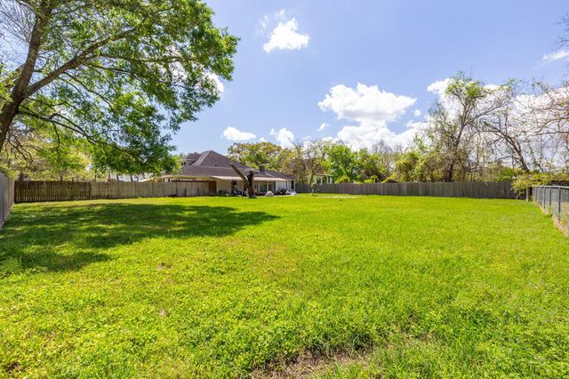 2031 Grand Avenue, Liberty, TX 77575