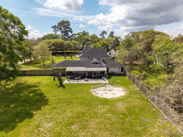 2031 Grand Avenue, Liberty, TX 77575