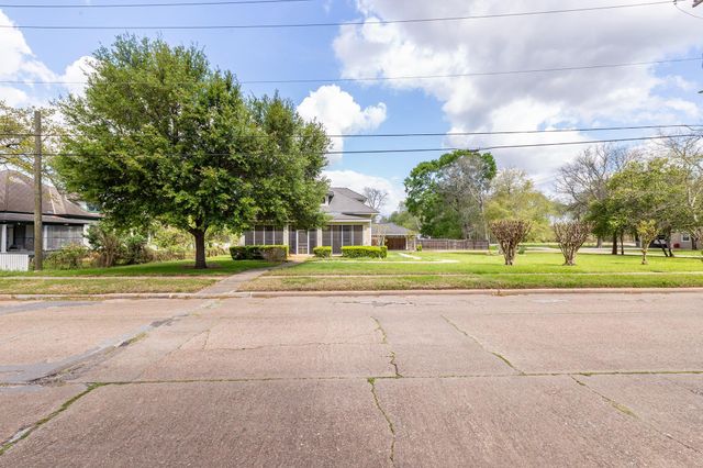 2031 Grand Avenue, Liberty, TX 77575