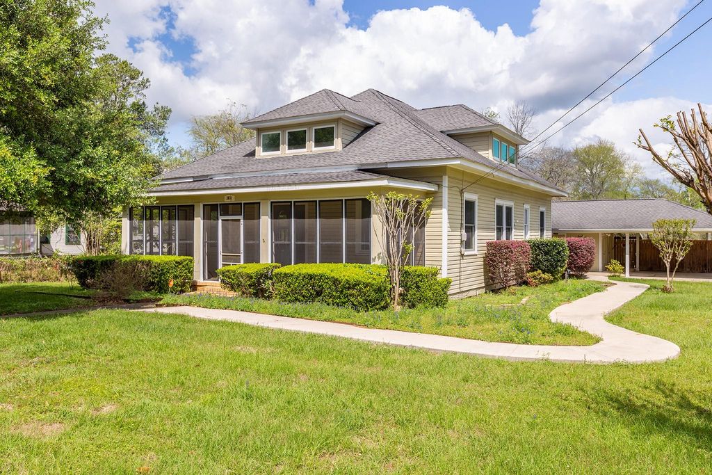 2031 Grand Avenue, Liberty, TX 77575