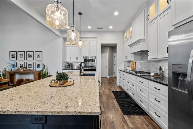 22436 Rim Crest Court, Siloam Springs, AR 72761