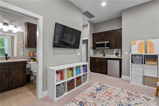 22436 Rim Crest Court, Siloam Springs, AR 72761