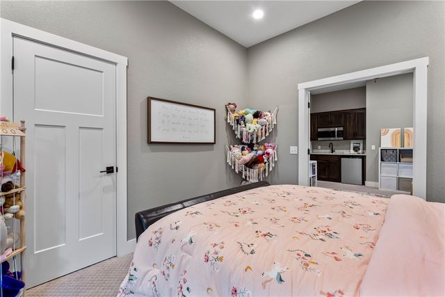 22436 Rim Crest Court, Siloam Springs, AR 72761