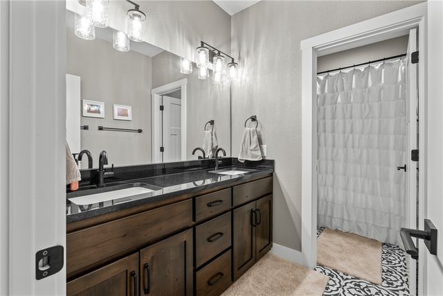 22436 Rim Crest Court, Siloam Springs, AR 72761