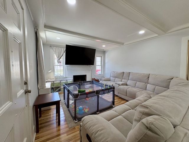 5 Canal St, Millbury, MA 01527