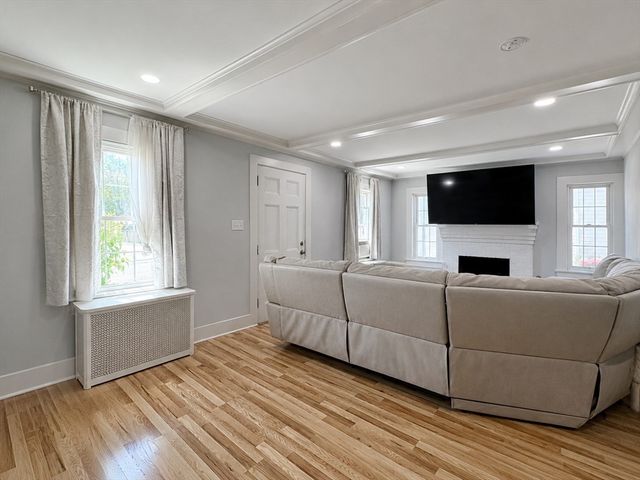 5 Canal St, Millbury, MA 01527