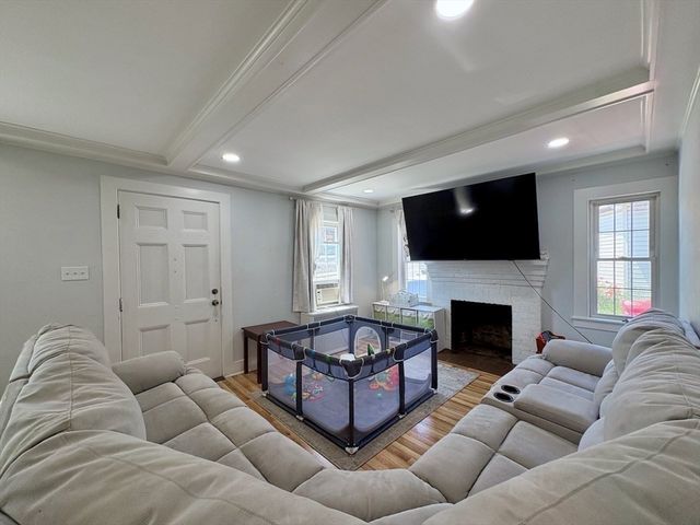 5 Canal St, Millbury, MA 01527