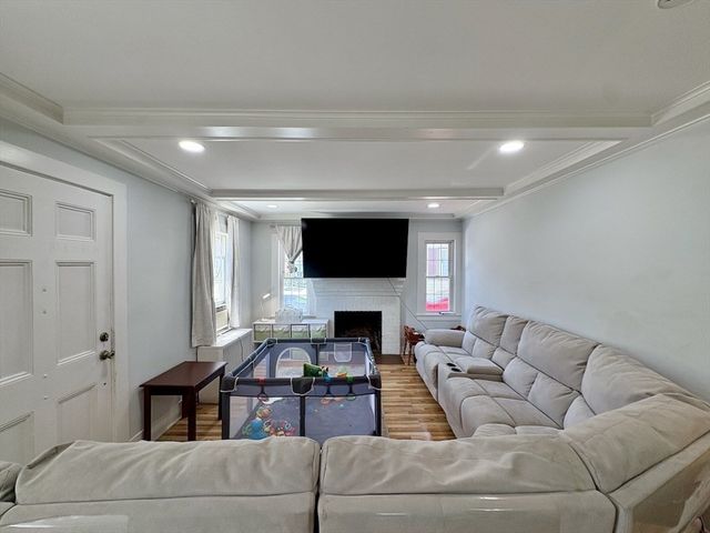 5 Canal St, Millbury, MA 01527