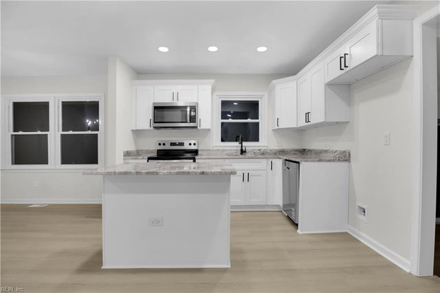 576 Colony RD, Newport News, VA 23602