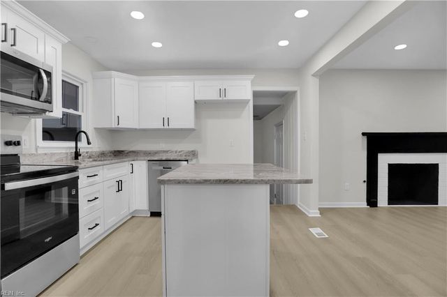 576 Colony RD, Newport News, VA 23602