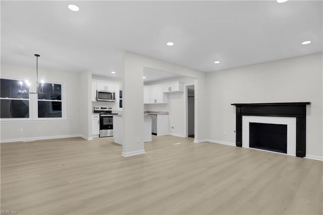 576 Colony RD, Newport News, VA 23602