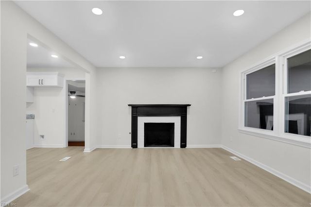 576 Colony RD, Newport News, VA 23602