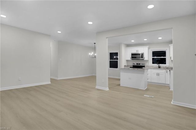 576 Colony RD, Newport News, VA 23602