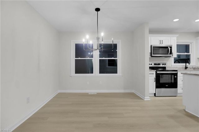 576 Colony RD, Newport News, VA 23602