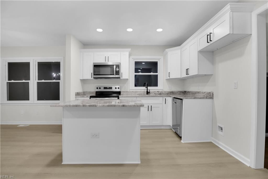 576 Colony RD, Newport News, VA 23602