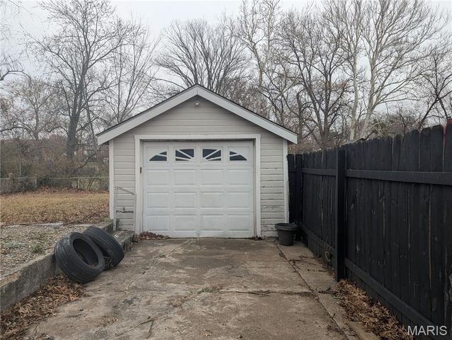 2366 Addie Avenue, St Louis, MO 63114