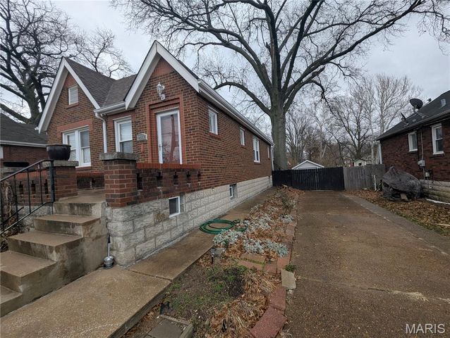 2366 Addie Avenue, St Louis, MO 63114
