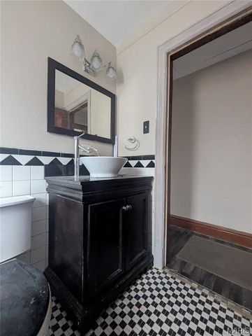 2366 Addie Avenue, St Louis, MO 63114