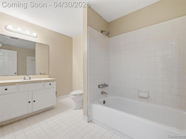26700 Franklin Pointe Drive, Southfield, MI 48034