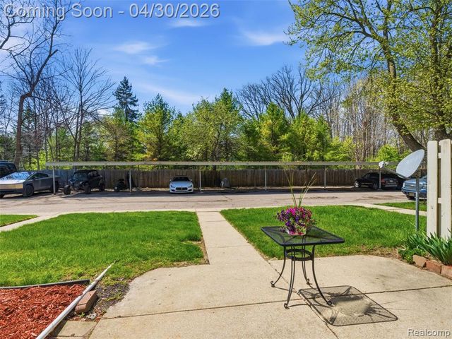26700 Franklin Pointe Drive, Southfield, MI 48034