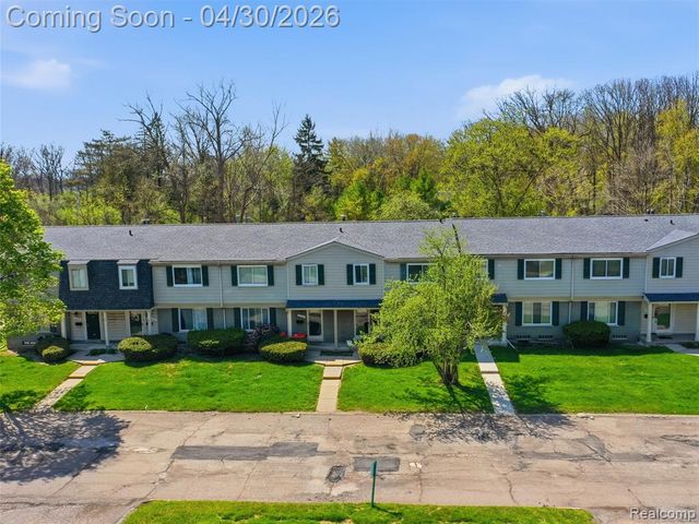 26700 Franklin Pointe Drive, Southfield, MI 48034