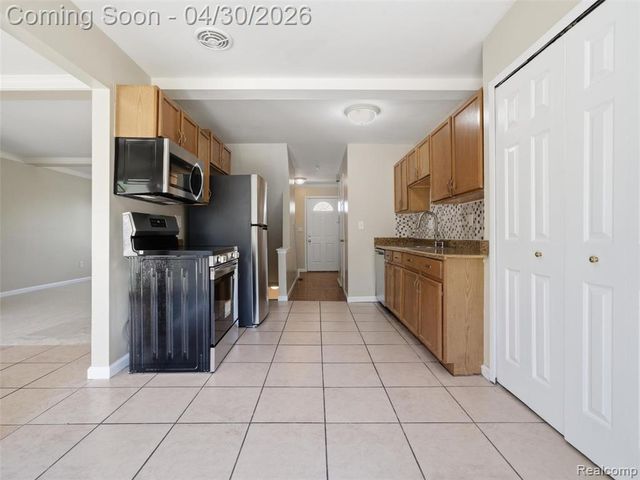 26700 Franklin Pointe Drive, Southfield, MI 48034