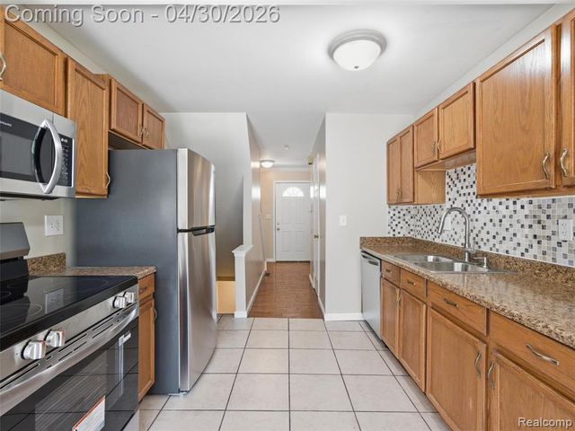 26700 Franklin Pointe Drive, Southfield, MI 48034