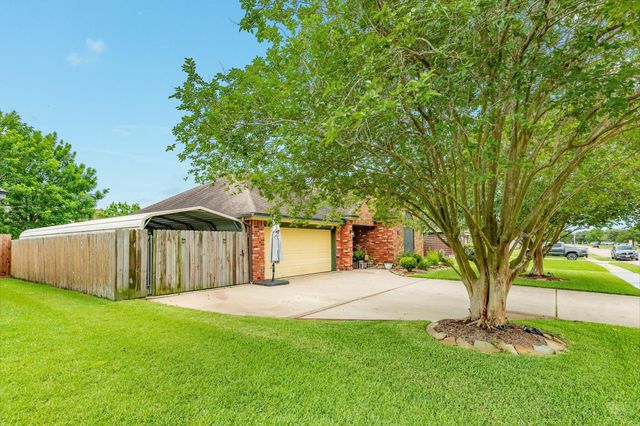 203 Washington Avenue, Clute, TX 77531