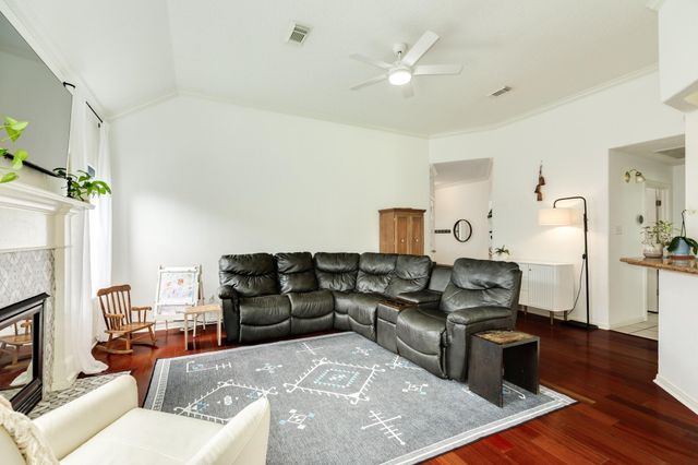 203 Washington Avenue, Clute, TX 77531