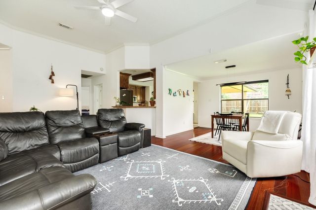 203 Washington Avenue, Clute, TX 77531
