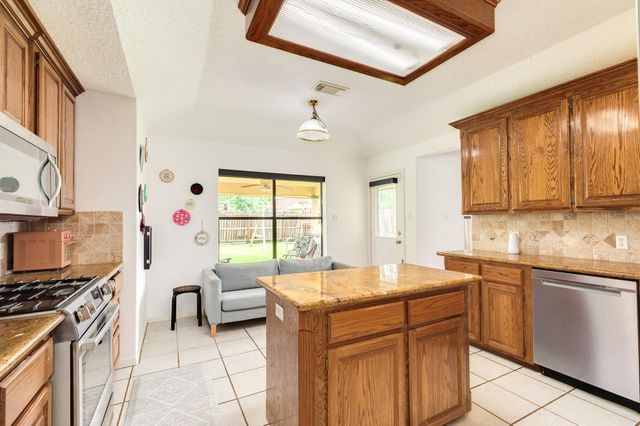 203 Washington Avenue, Clute, TX 77531