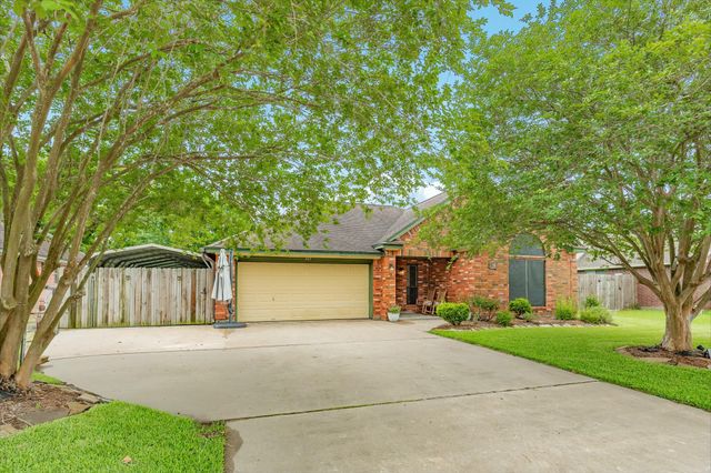 203 Washington Avenue, Clute, TX 77531