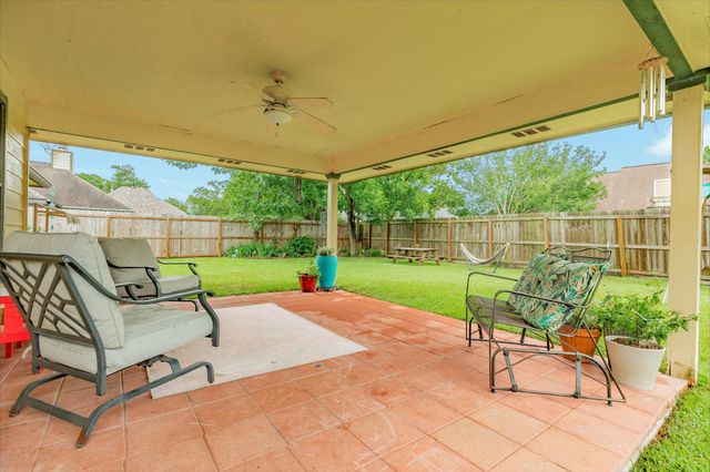 203 Washington Avenue, Clute, TX 77531