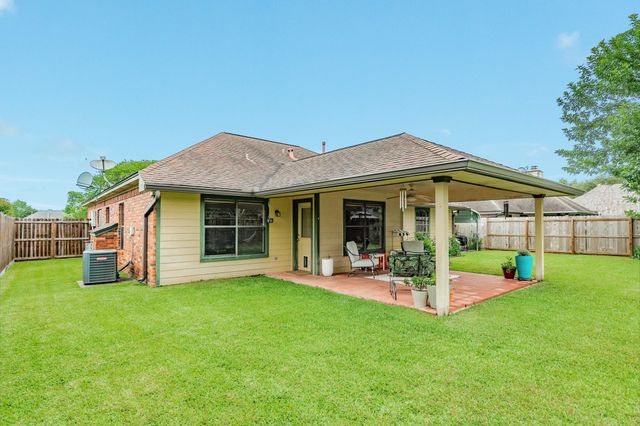 203 Washington Avenue, Clute, TX 77531