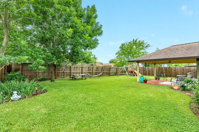 203 Washington Avenue, Clute, TX 77531